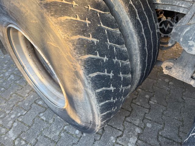 Skip truck IVECO X-WAY 6x4 AD260X42ZOFF  Blattgefedert HYVA