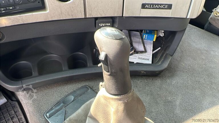 Tracteur standard Renault Premium 440 DXI (MANUAL GEARBOX / BOITE MANUELLE)