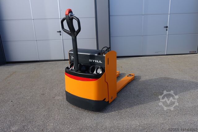Electric pallet truck 