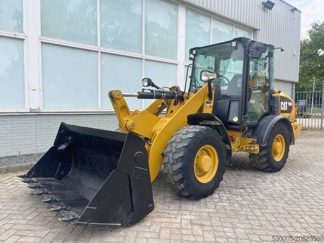 Ratinis krautuvas CAT 906 M    2018