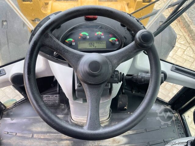 Ratinis krautuvas CAT 906 M    2018