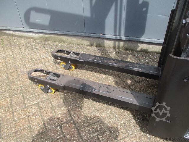 Pallet stacker BT SWE 200D