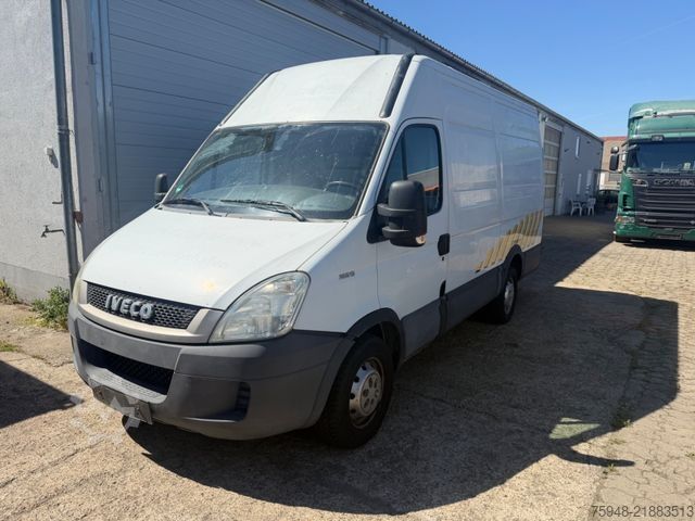 Xe van mui cao IVECO o4.Tüv 07/2026