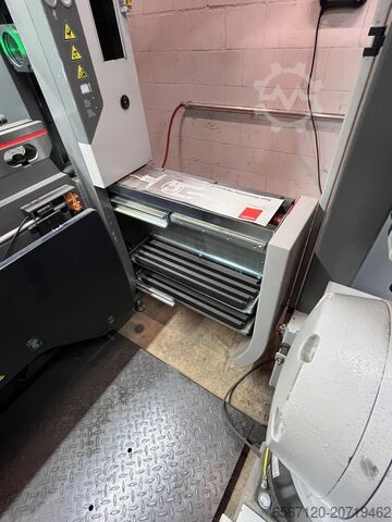 Presse plieuse avec robot de manutention BYSTRONIC + KUKA Xpert 40/1030 + KR10R 1100 sixx