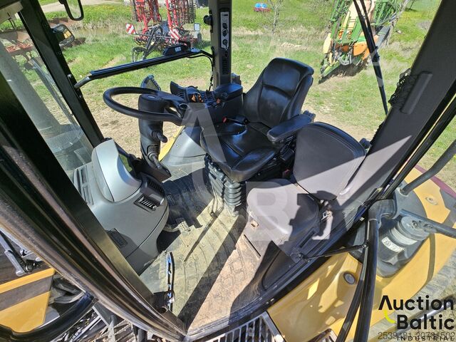 Trator Challenger MT 755 E