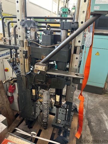 Máquina de moldagem por injeção Ferromatik Milacron K110D-S/2F