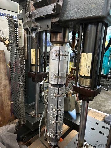 Máquina de moldagem por injeção Ferromatik Milacron K110D-S/2F