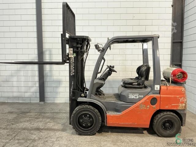 Wózek widłowy Toyota 02-8 FGJF 35