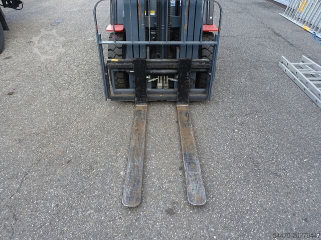 Gazowy wózek widłowy HELI CPYD 25