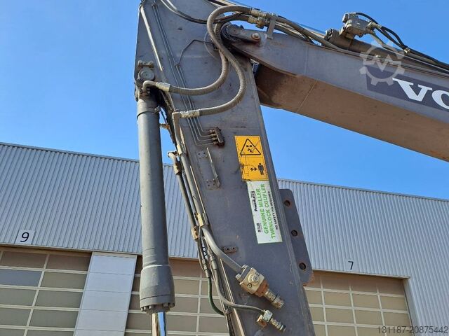 حفارة زاحفة Volvo EC 220 EL