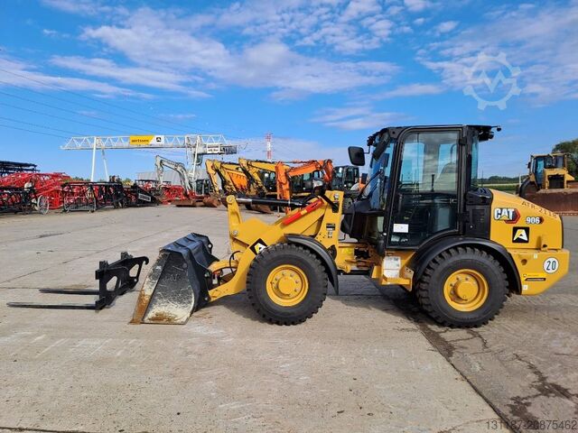 Wheel loader CAT 906 (Bucket+Forks)