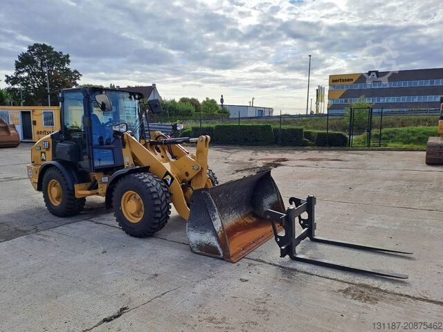 Wheel loader CAT 906 (Bucket+Forks)