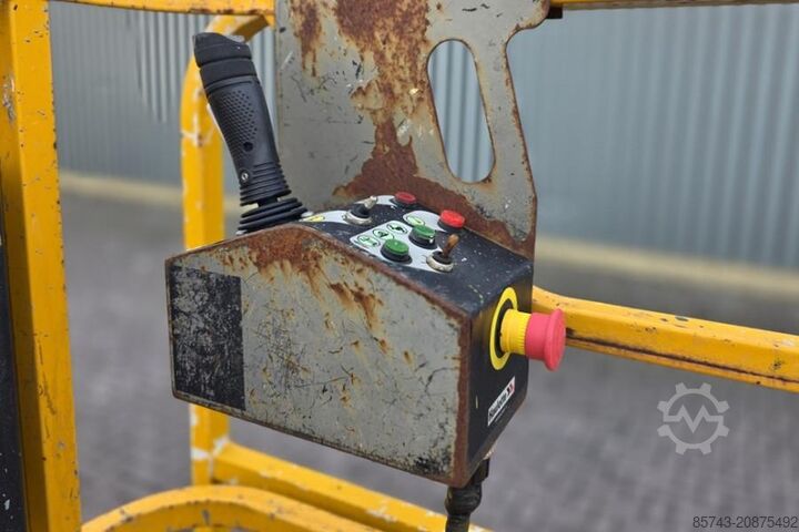 Thang máy cắt kéo Haulotte Compact 8 As-Is, Electric, 8.2m Working Height, 35