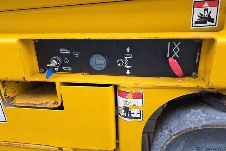 Thang máy cắt kéo Haulotte Compact 8 As-Is, Electric, 8.2m Working Height, 35