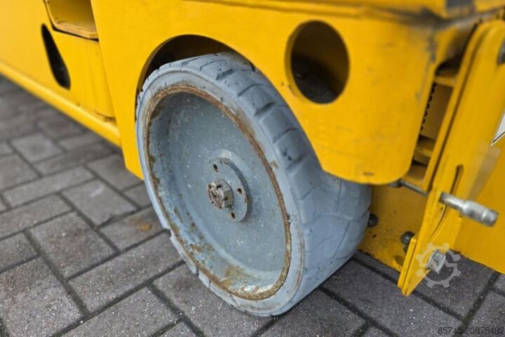 Thang máy cắt kéo Haulotte Compact 8 As-Is, Electric, 8.2m Working Height, 35