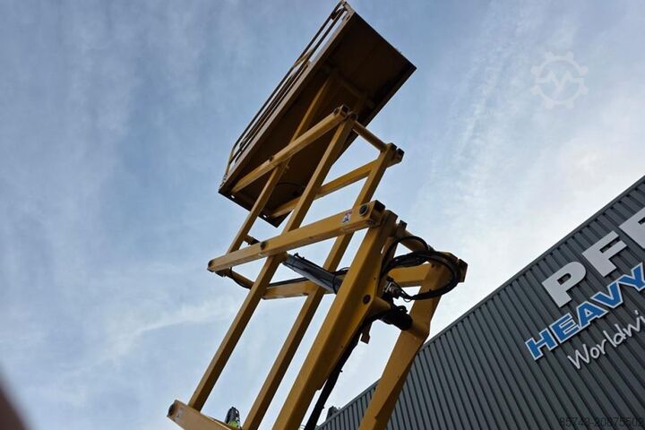 Thang máy cắt kéo Haulotte Compact 8 As-Is, Electric, 8.2m Working Height, 35