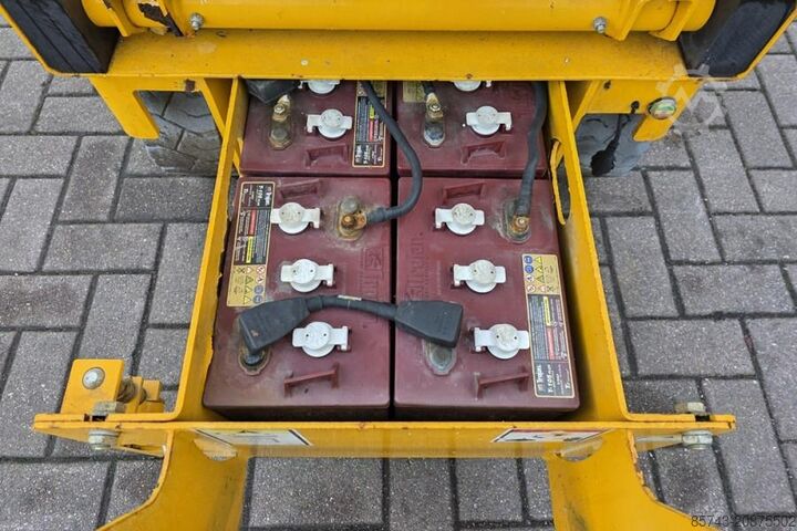 Thang máy cắt kéo Haulotte Compact 8 As-Is, Electric, 8.2m Working Height, 35