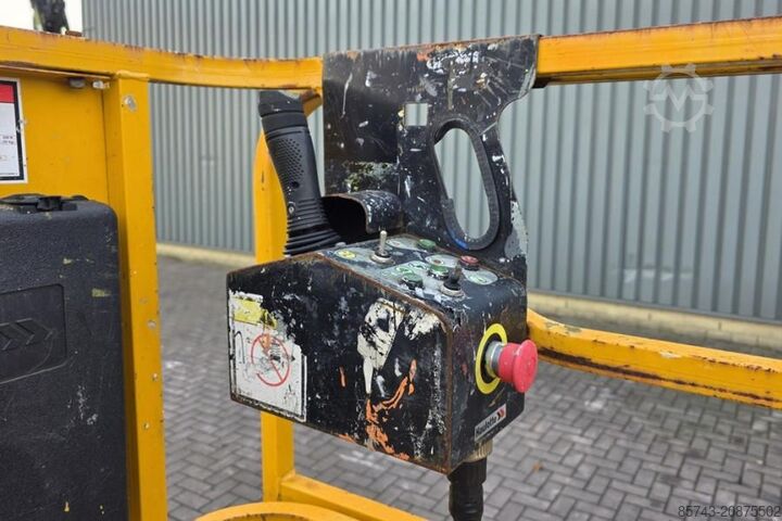 Thang máy cắt kéo Haulotte Compact 8 As-Is, Electric, 8.2m Working Height, 35