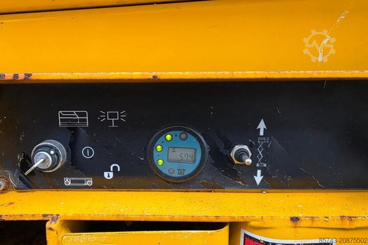 Thang máy cắt kéo Haulotte Compact 8 As-Is, Electric, 8.2m Working Height, 35