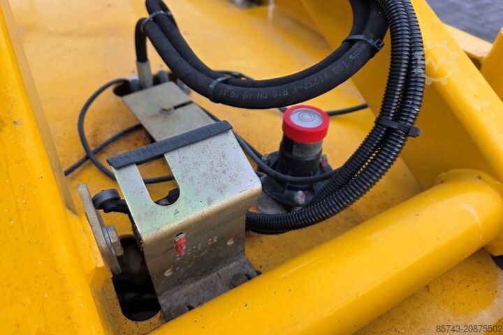 Thang máy cắt kéo Haulotte Compact 8 As-Is, Electric, 8.2m Working Height, 35