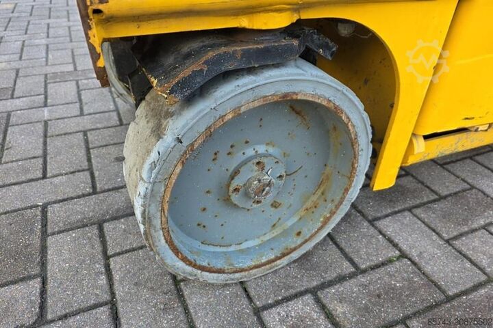 Thang máy cắt kéo Haulotte Compact 8 As-Is, Electric, 8.2m Working Height, 35