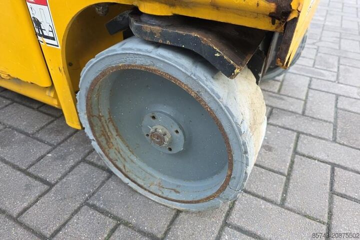 Thang máy cắt kéo Haulotte Compact 8 As-Is, Electric, 8.2m Working Height, 35