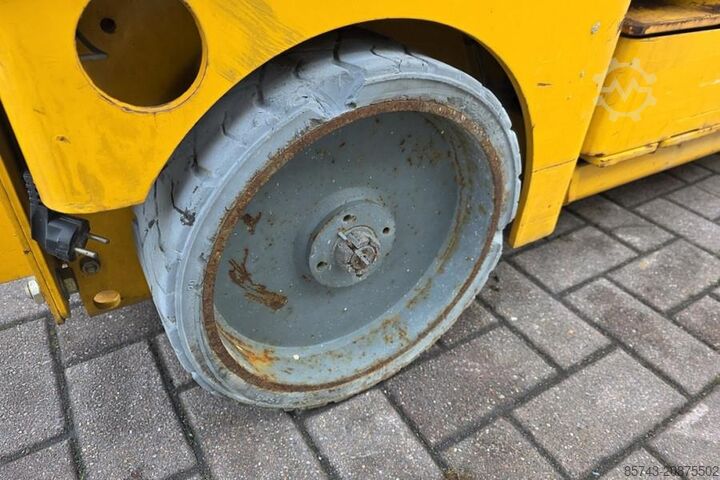 Thang máy cắt kéo Haulotte Compact 8 As-Is, Electric, 8.2m Working Height, 35