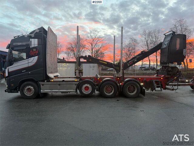 Kereste taşıyıcı Volvo FH16 8x4 Globetrotter Royal timber truck w/Loglift