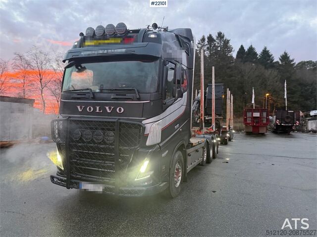 Kereste taşıyıcı Volvo FH16 8x4 Globetrotter Royal timber truck w/Loglift