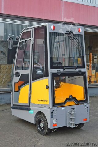 Tažný traktor Jungheinrich EZS 570