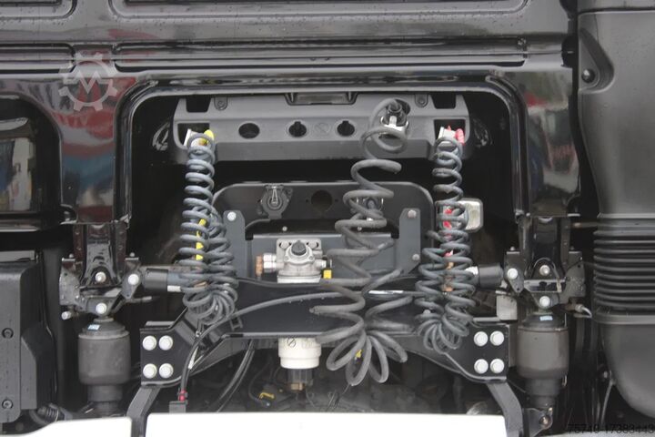 Standard-SZM DAF XF 530 + EURO 6 + mega + full Options !!!