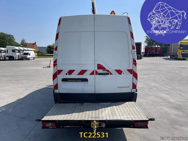 Platform pengangkatan Renault Master