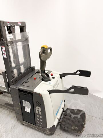 Reach stacker Atlet PDP200