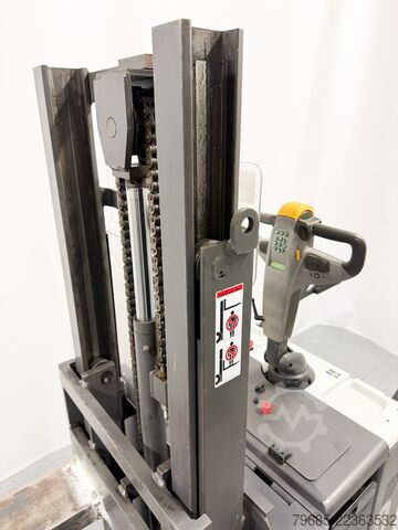 Reach stacker Atlet PDP200