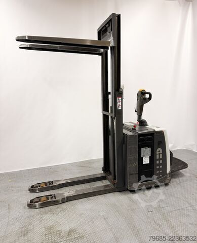 Reach stacker Atlet PDP200