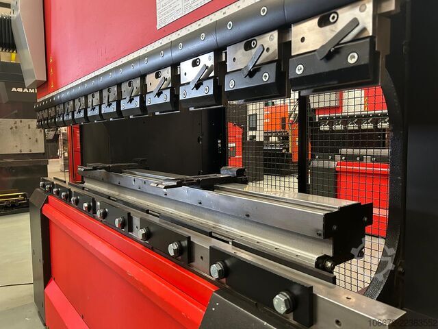 Upogibni stroj AMADA HFE MK 2 8025 4 AXIS