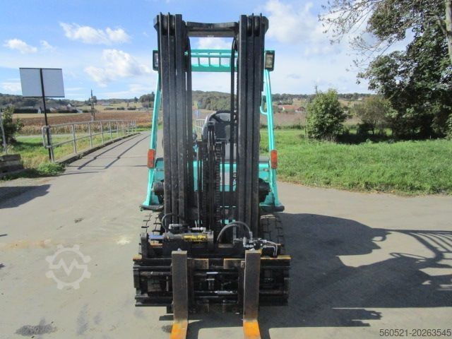 Stivuitoare diesel Mitsubishi 2,5 Ton.- Triplex 4,7m - Zinkenversteller + Seiten