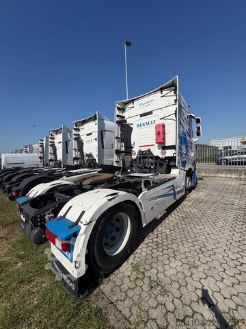 मानक ट्रैक्टर यूनिट Renault T 520