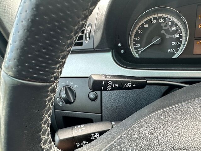 Мікроавтобус Mercedes-Benz 