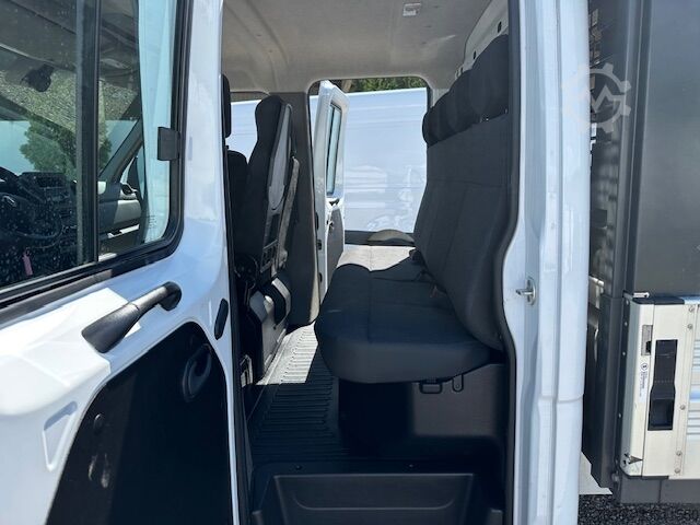 Transporter with crew cab Renault Master III DoKa Pritsche L3H1 3,5t AHK