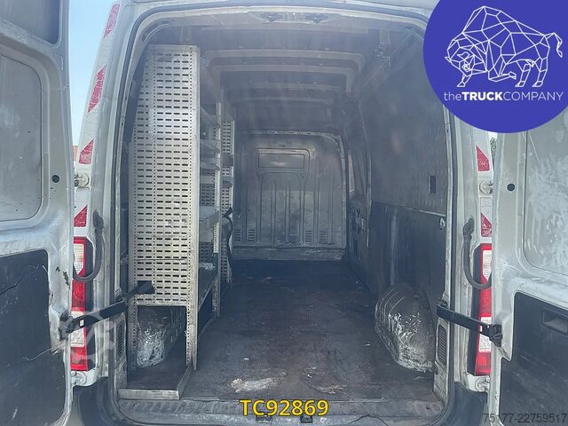Furgon blaszak Renault Master 120.35 L3H3