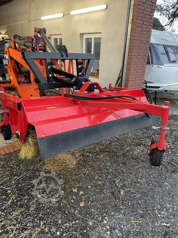 مكنسة كهربائية لعربة ساحة (Hoftruck) Buwalda 