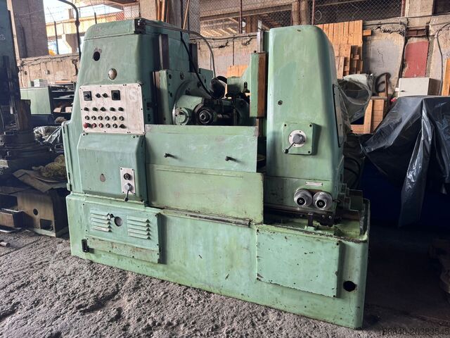 Máquina de fresar engrenagens STANKO 5K324A