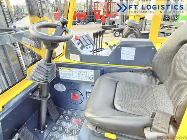Carretilla retráctil de 4 vías Combilift CB3000 GAS TRIPLEX 4900 FREE-LIFT