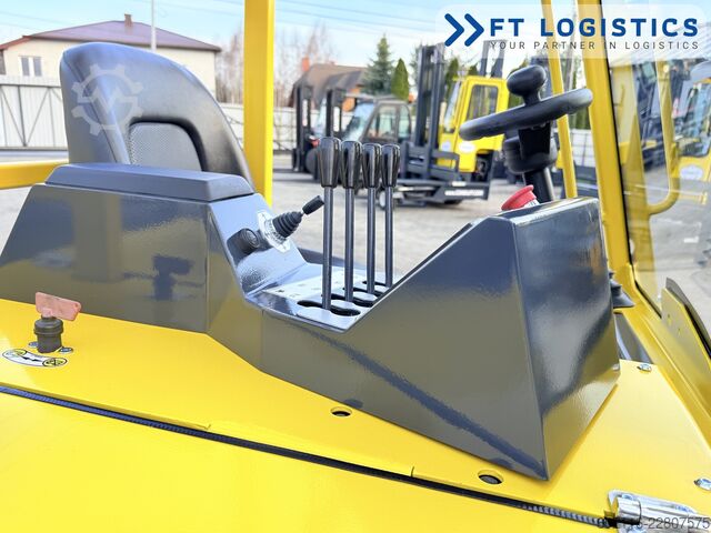 Carretilla retráctil de 4 vías Combilift CB3000 GAS TRIPLEX 4900 FREE-LIFT
