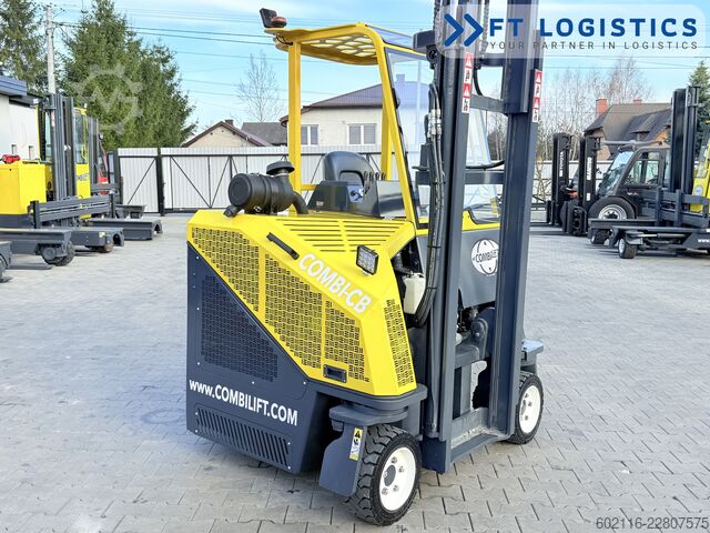 Carretilla retráctil de 4 vías Combilift CB3000 GAS TRIPLEX 4900 FREE-LIFT
