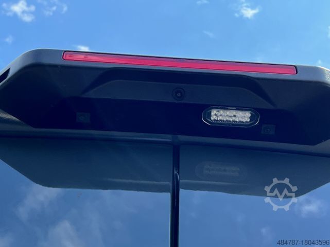 Furgão de teto alto IVECO Daily 35S18H DoKa Navi LED Kamera AHK -Garantie
