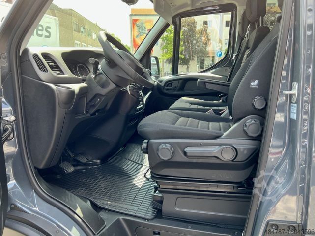 Furgão de teto alto IVECO Daily 35S18H DoKa Navi LED Kamera AHK -Garantie