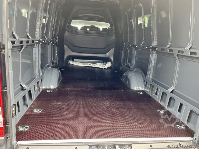 Furgão de teto alto IVECO Daily 35S18H DoKa Navi LED Kamera AHK -Garantie