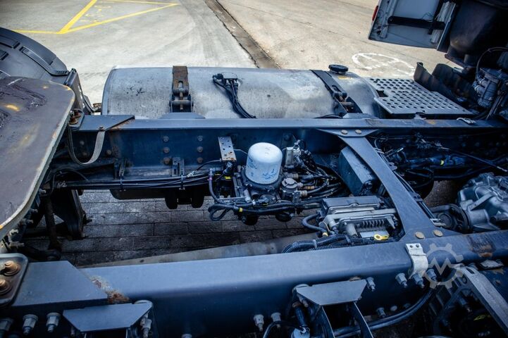 Standard tractor VOLVO FH 420